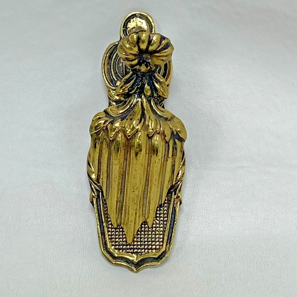 VTG Antique Floral Scrolling Decorated Brass Desk Wall Mail Clip Decor Victorian